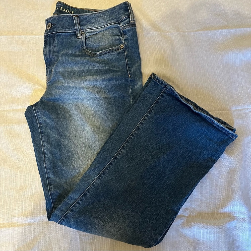 American Eagle Favorite Boyfriend bootcut stretch jeans (size 16)